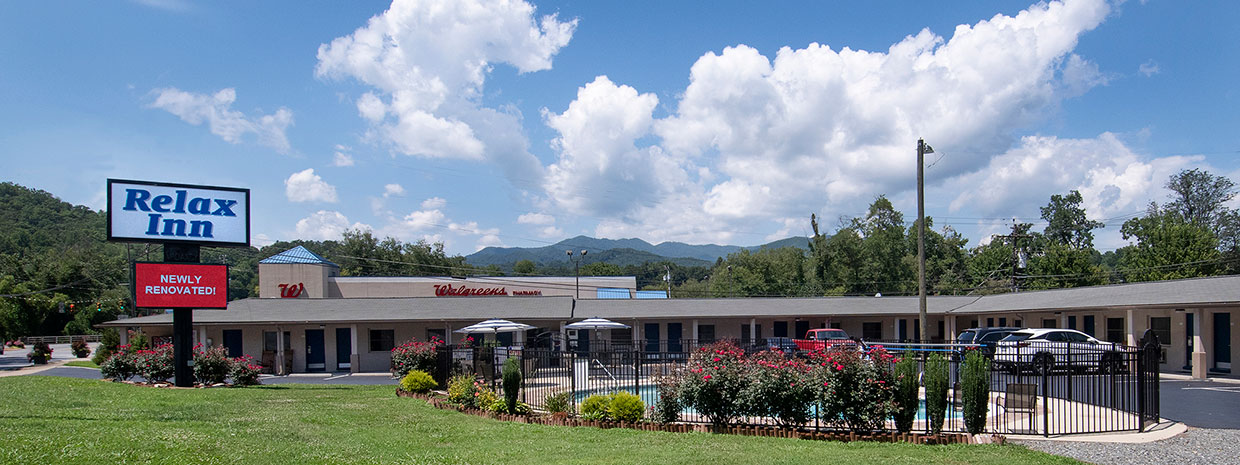 Motel with pool, Great SMoky Mountains in background